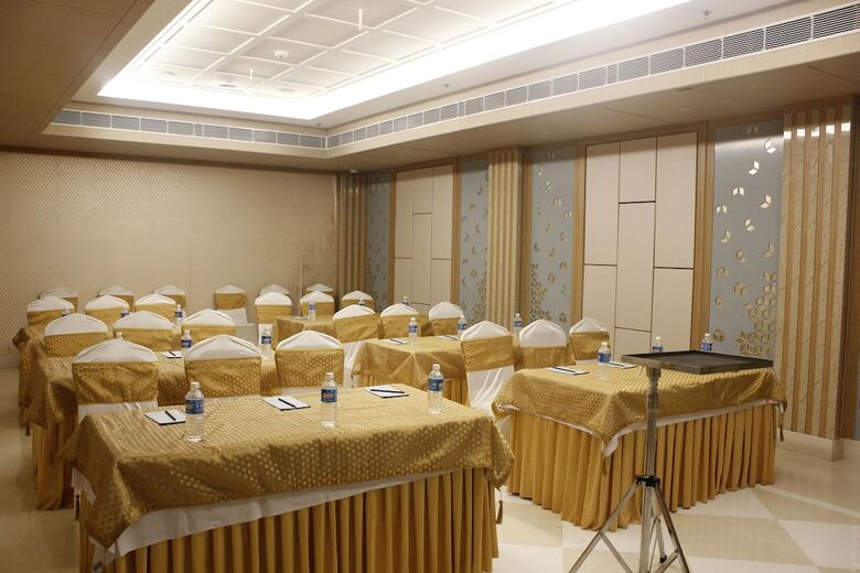 Hotel Swati Deluxe