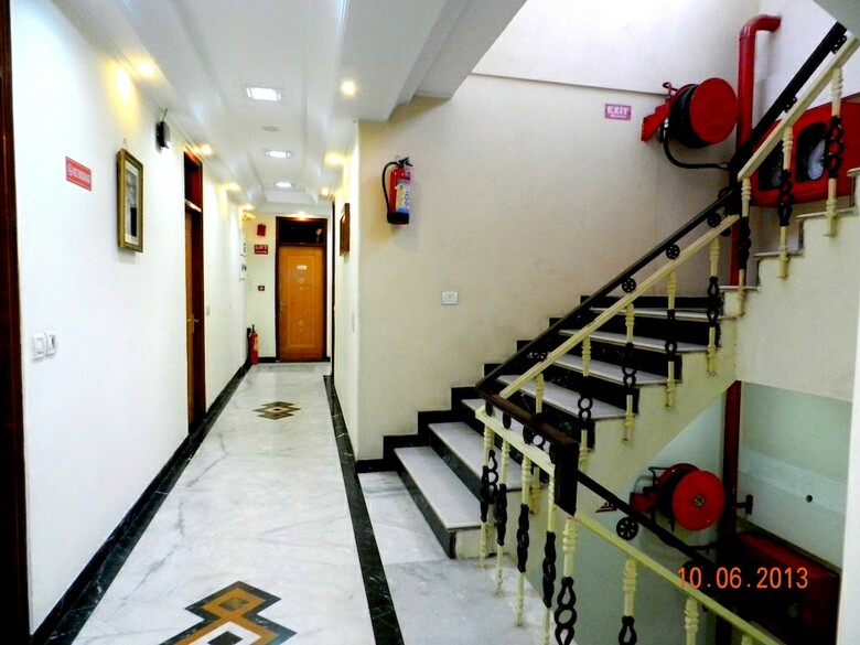 Hotel Tara Palace