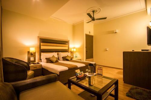 Hotel Suncourt Yatri