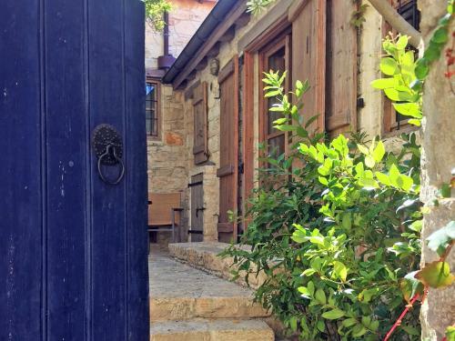 Hostal Apokryfo Traditional Guesthouse