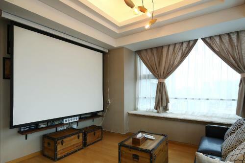 Chengdu Memory Space Apartment Taiguli Branch