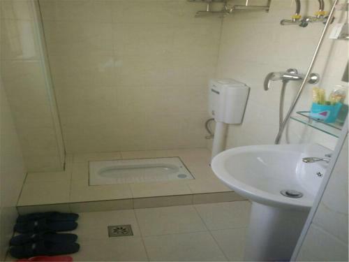 Wuyuan Jiangling Huatian Hostel