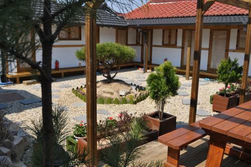 Hostal Jeonju Tosarang Guesthouse