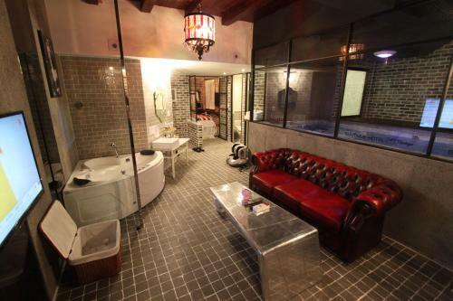 February Hotel Hwanggeum