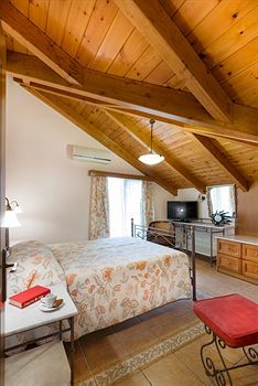 Hotel Andreolas Luxury Suites