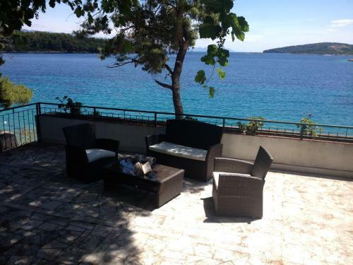 Apartments Lumbarda Bay