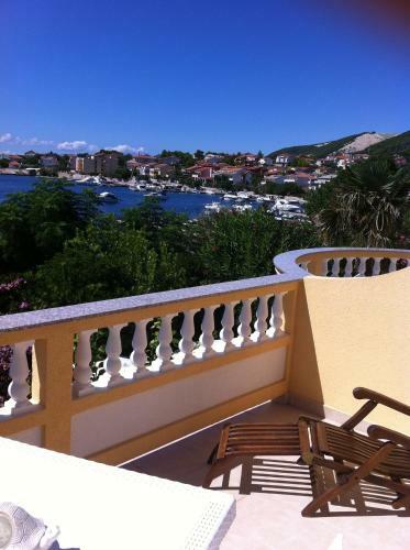 Hostal Apartments And Rooms Villa Luci