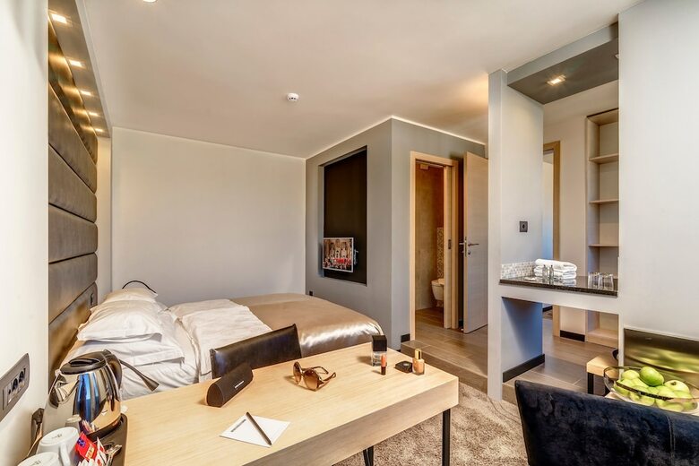 Hostal The View Luxury Rooms