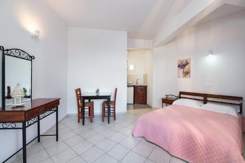 Georgis Apartments