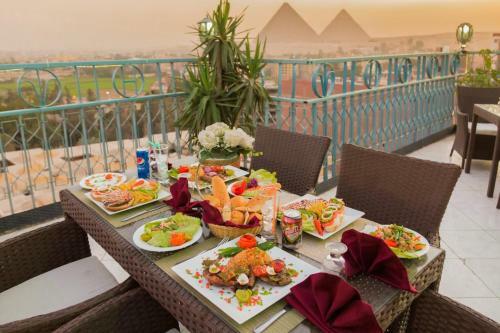 Pyramids Plaza Hotel