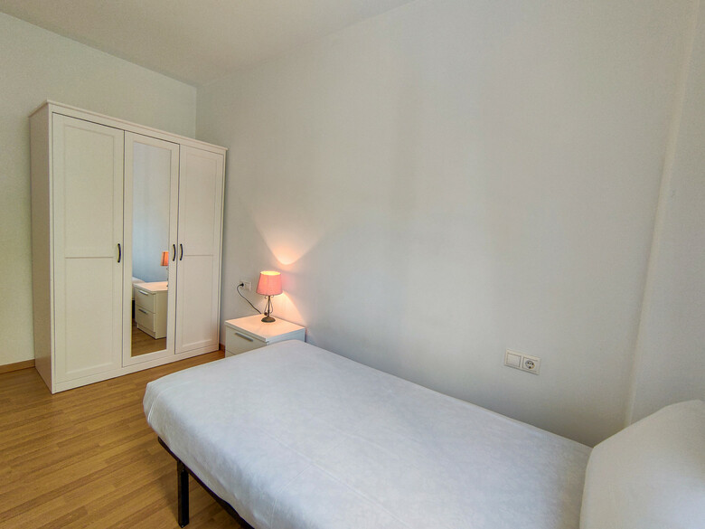 Apartamento Gand�a Universidad 3000