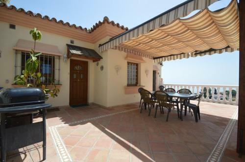 Luxury Villa With Heated Pool & Hot Tub