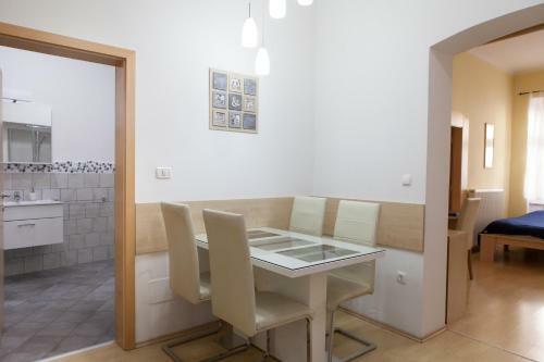 Central Apartment Viktorija Tour As