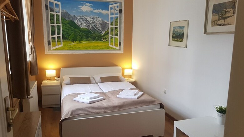 Hostal B&B Vila Teslova