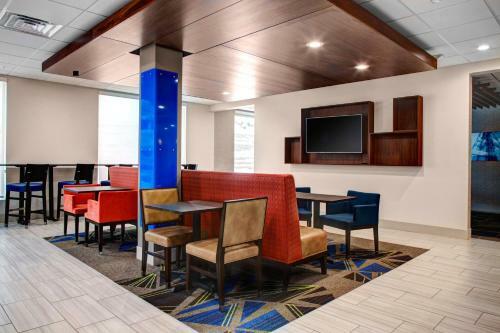 Hotel Holiday Inn Express & Suites Coldwater