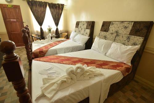 Posada Roz And Angelique's Inn & Suites