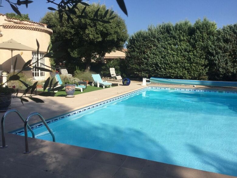 Hostal Le Patio Fleuri
