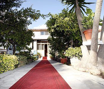 Bed & Breakfast Luana Inn Airport