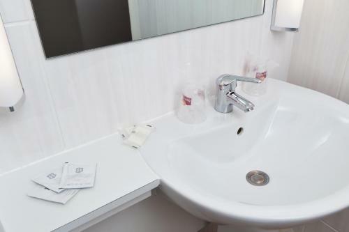 Best Hotel Rouen Est / Val De Reuil