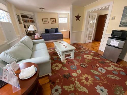 Posada Howland House Inn