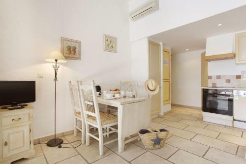 Aparthotel La Bastide Des Ch�nes