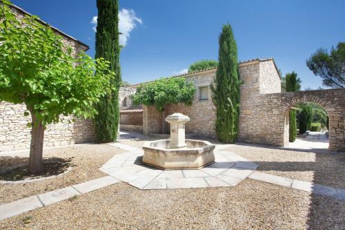 Aparthotel La Bastide Des Ch�nes