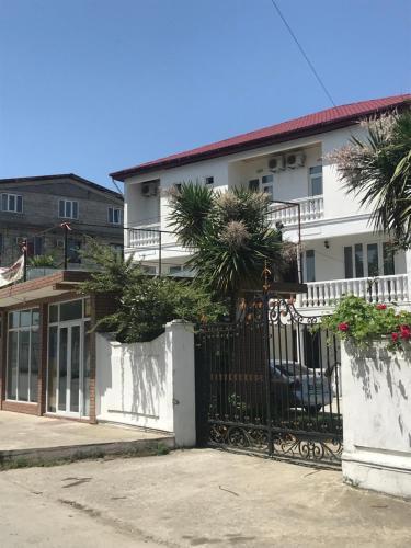 Hostal Guest House White House