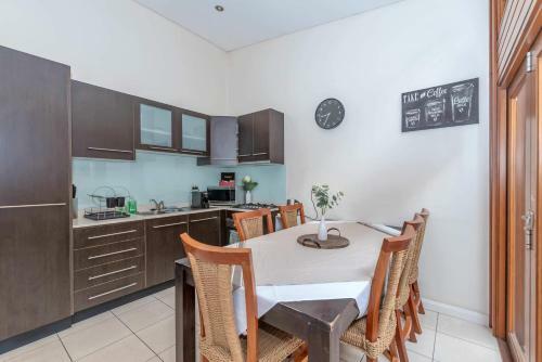 Apartamento M8 Group - 3 Bed House Pyrmont 15m