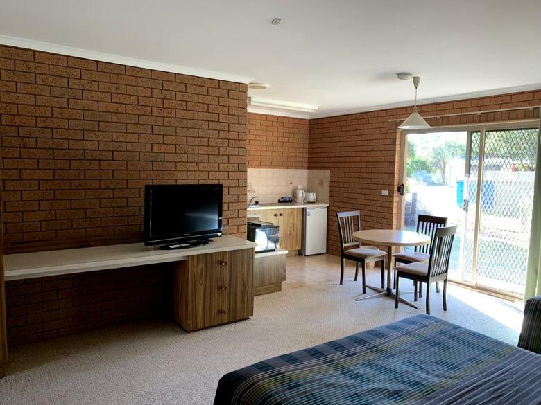 Kingswood Motel