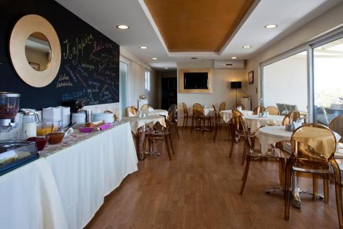 Hotel Adonis