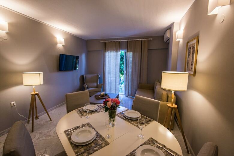 Regalo Apartments