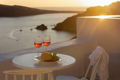 Apanema Cavehouses Santorini
