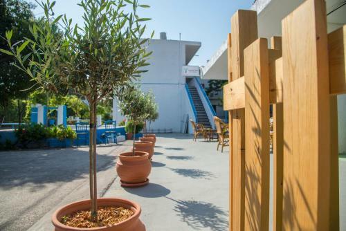Yiannis Yard Studios & Apartments