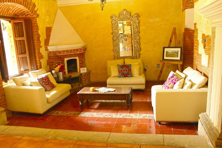 Naif Boutique Hotel & Gallery