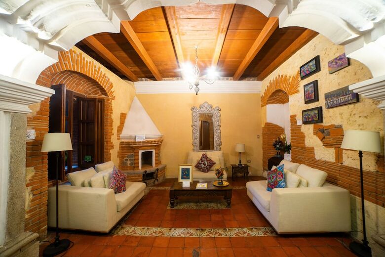 Naif Boutique Hotel & Gallery