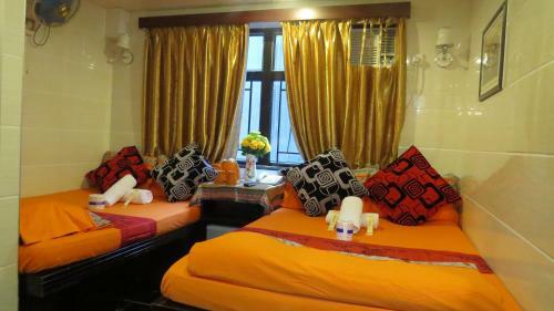 Hostal Paris Guest House (d2, 10/f)