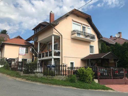 Friends Villa Apartments