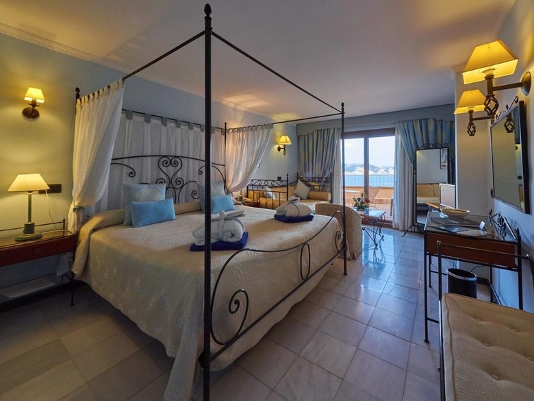 Hotel Petit Cala Fornells