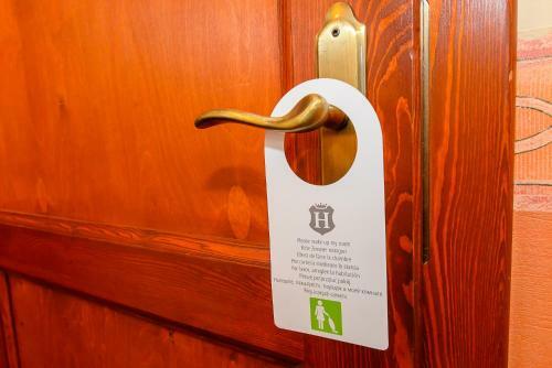 Tin�di Hotel �s �tterem