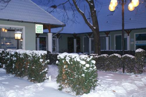 Tin�di Hotel �s �tterem