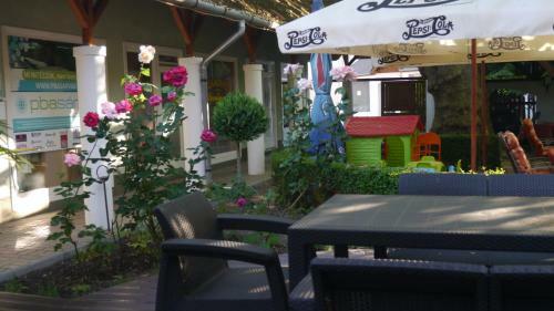 Tin�di Hotel �s �tterem