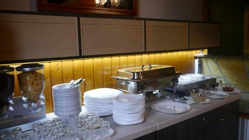 Tin�di Hotel �s �tterem