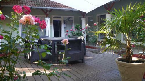 Tin�di Hotel �s �tterem