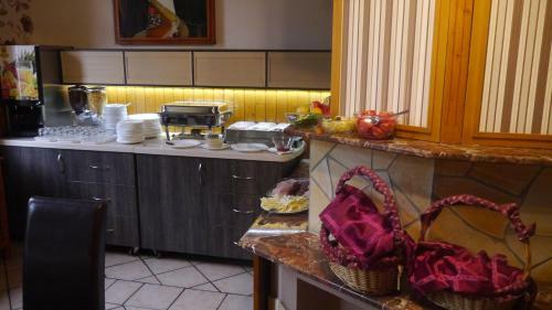 Tin�di Hotel �s �tterem