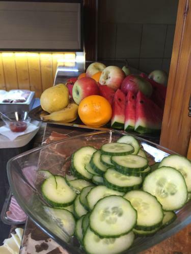 Tin�di Hotel �s �tterem