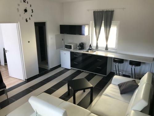 Corner Apartman 1