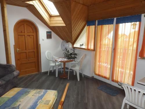 Hostal H�v�zi Fecskef�szek