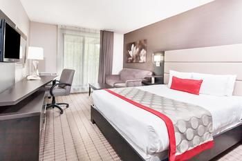 Hotel Monterey Inn Resort & Conference Centre