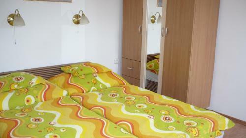 Hostal Ak�cvir�g Vend�gh�z �s Apartman