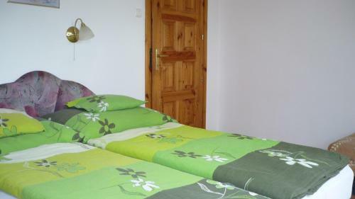 Hostal Ak�cvir�g Vend�gh�z �s Apartman